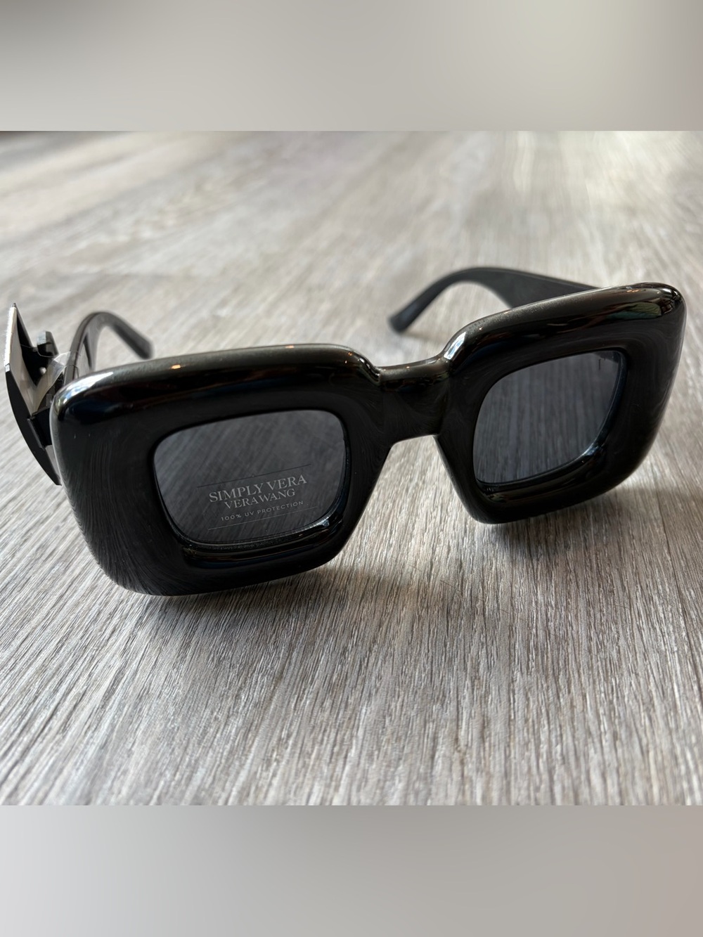 NWT Simply Vera Vera Wang Glossy Black Retro Rectangle Sunglasses